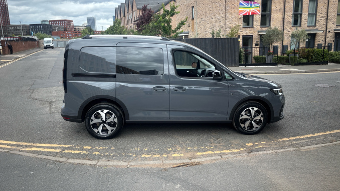 Ford Transit Connect 240 L1 Petrol 1.5 EcoBoost PHEV 150 Active FlexCab Van Auto - Image 9